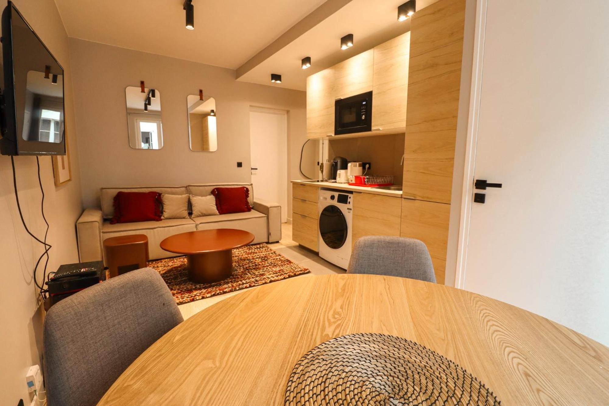 Cosy Tour Eiffel-invalides Apartment